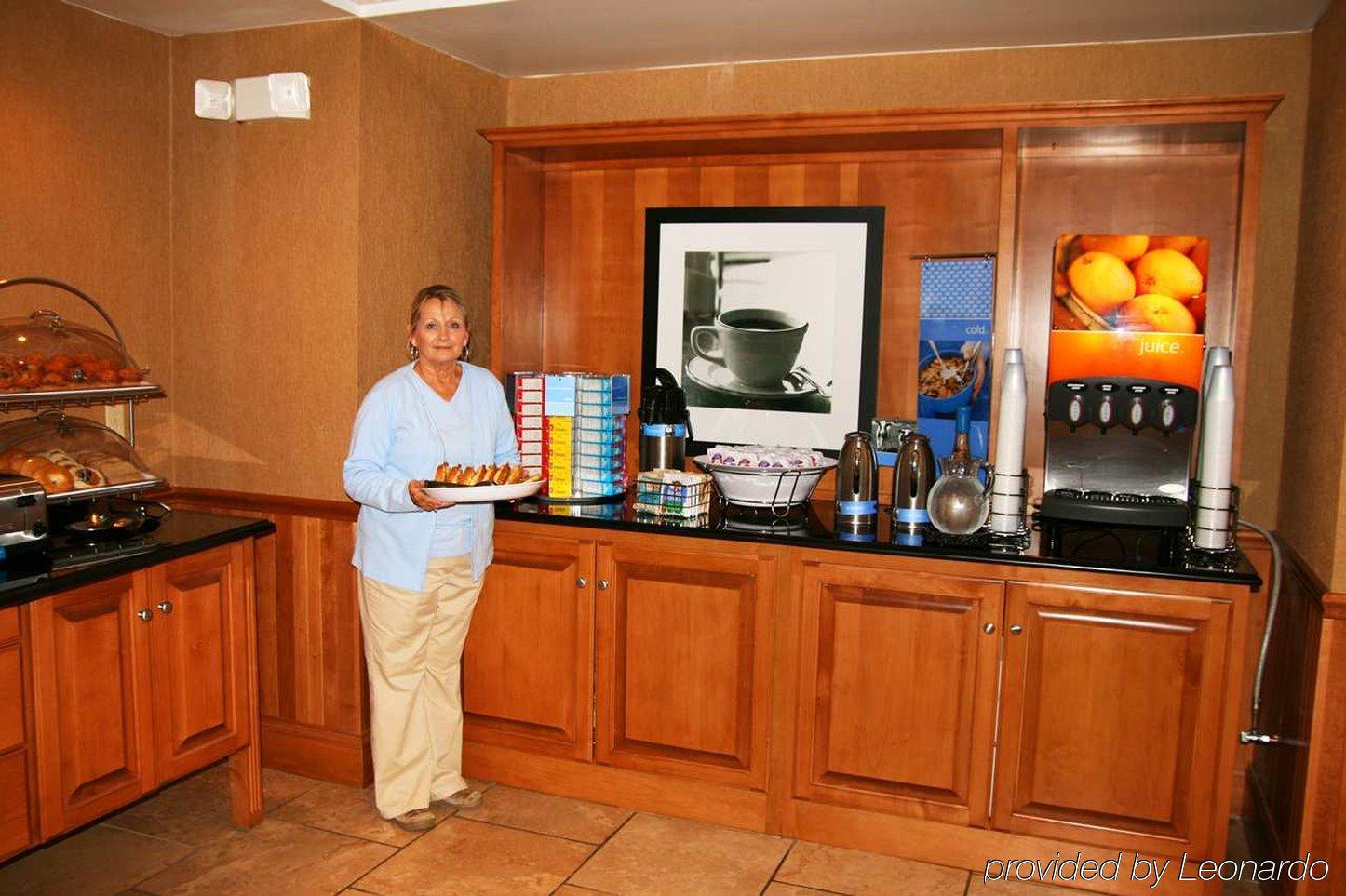 Hampton Inn&Suites Fremont Restaurant photo
